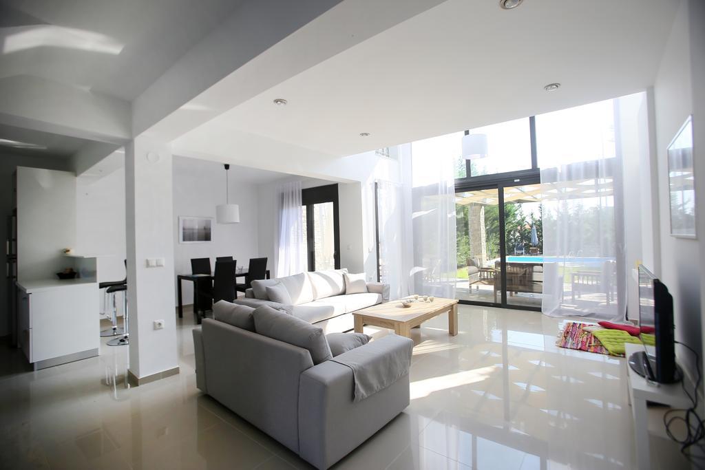 Sunny Sani Luxury Villas Ruang foto