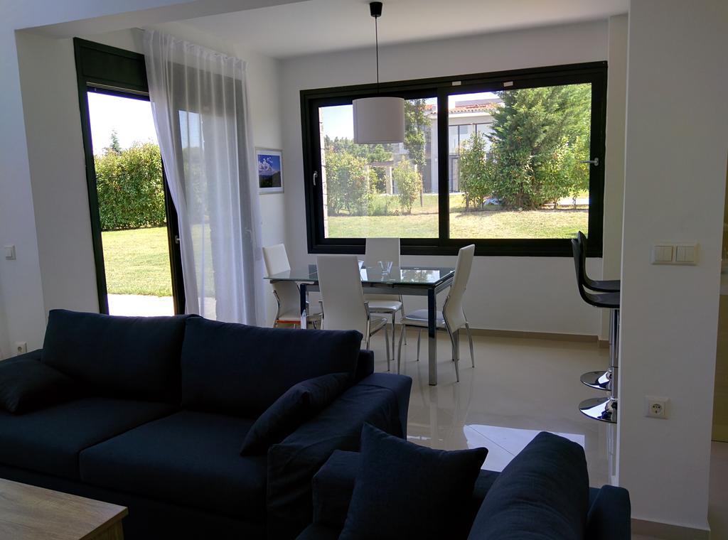 Sunny Sani Luxury Villas Ruang foto