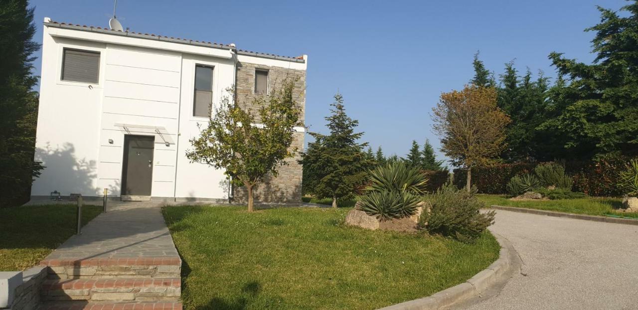 Sunny Sani Luxury Villas Bagian luar foto